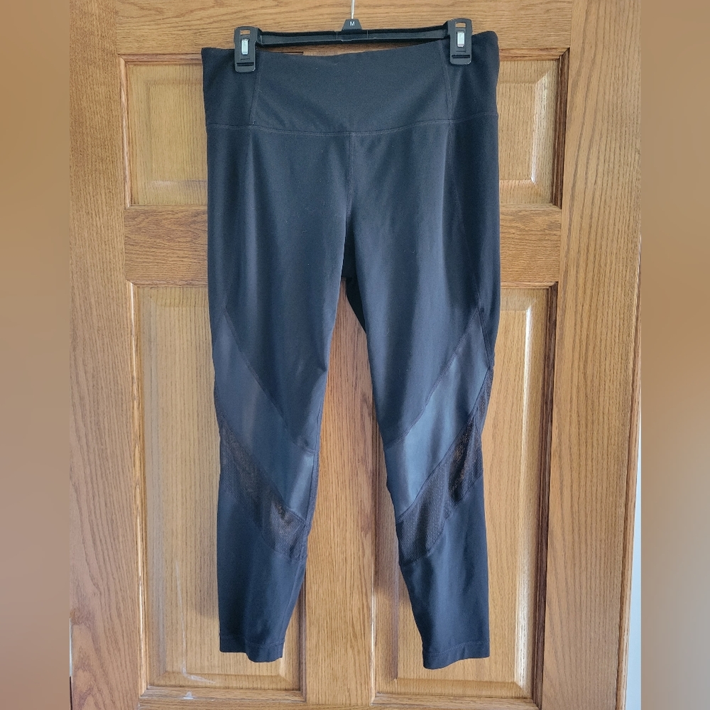 Athleta 871034 Mesh Shine Salutation Cropped Leggings